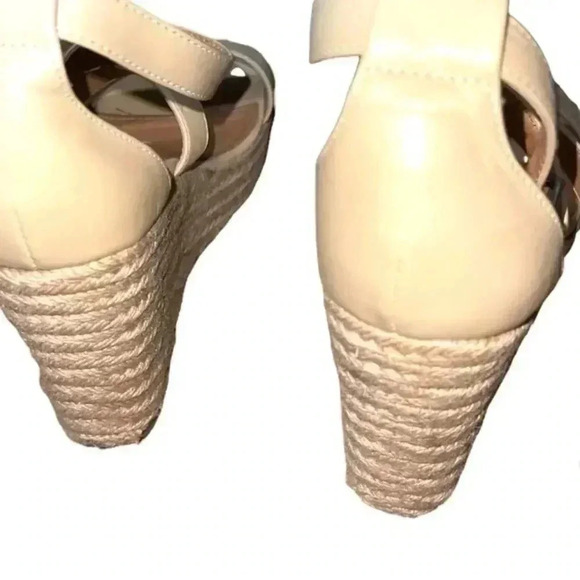 Steve Madden Wedge Sandals - Perfect for Summer - Picture 3 of 5